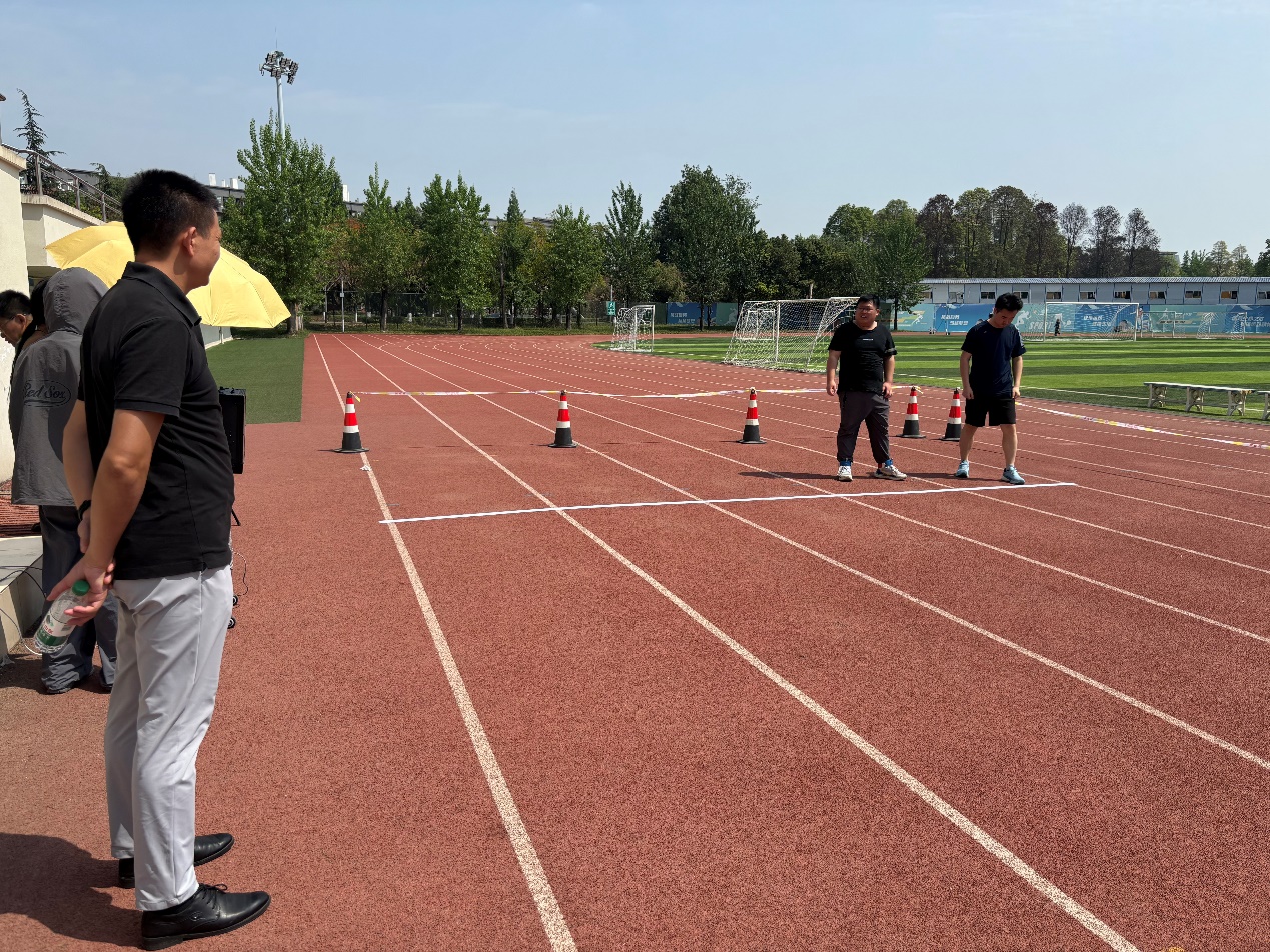 荆江评论:强服务方能强中国(图1)